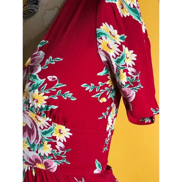 1996 RUNWAY. BETSEY JOHNSON Spring/Summer 1996 Cherry Red. 1940s Style. Floral R